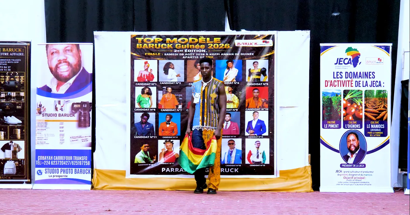 Le candidat n°14 en tenue rayée aux couleurs du kente